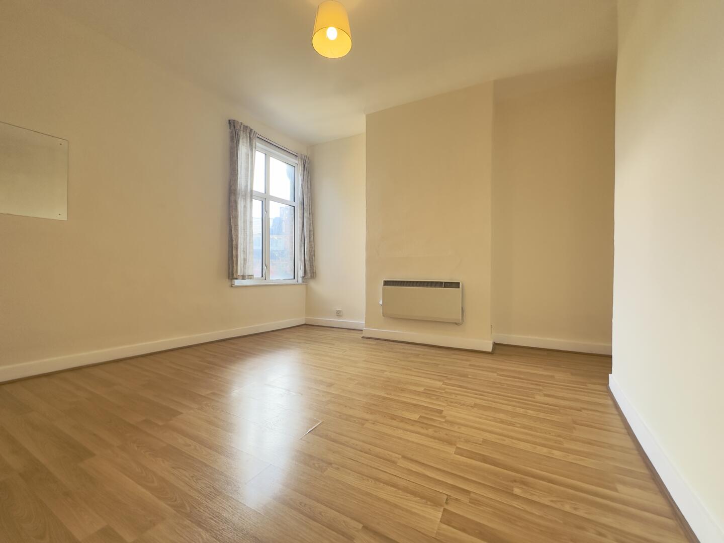 1 bed property in Hermitage Road, London